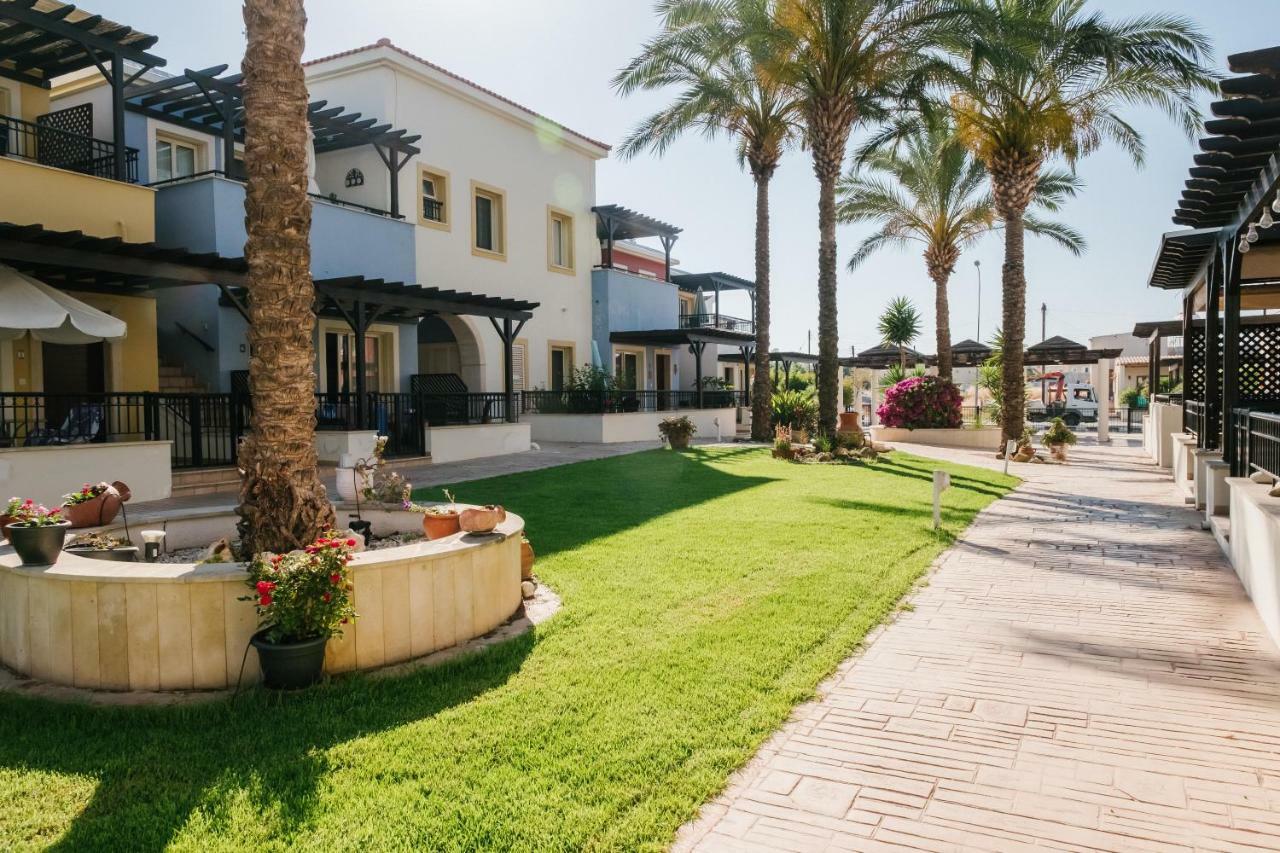 Aphrodite Gardens No.9 Luxury Apt Paphos Eksteriør billede