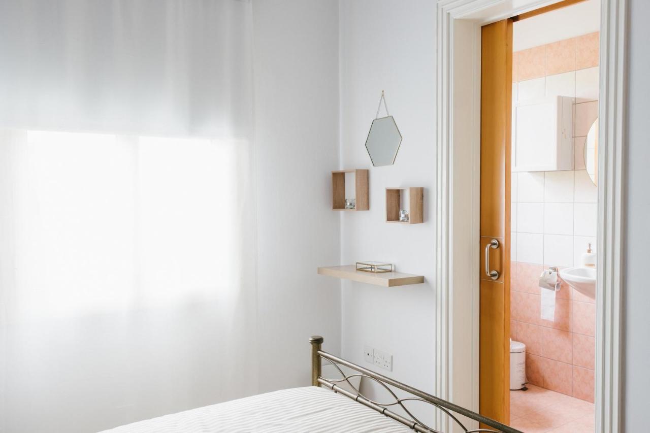 Aphrodite Gardens No.9 Luxury Apt Paphos Eksteriør billede